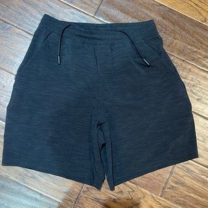 Lululemon mens pace breaker linerless heather black shorts 7”